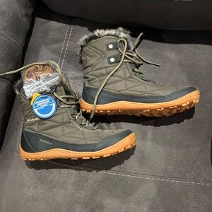 NWT COLUMBIA BOOTS